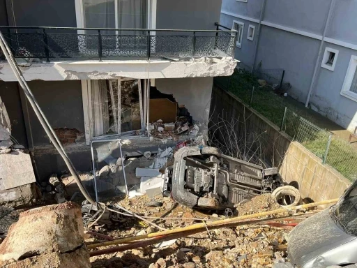 Menemen&rsquo;de istinat duvarı &ccedil;&ouml;ken binanın m&uuml;teahhidi g&ouml;zaltına alındı
