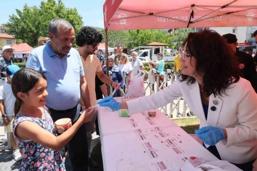 Menteşe Belediyesi&rsquo;nden vatandaşlara aşure ikramı

