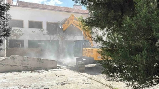 Menteşe&rsquo;de 72 yıldır hizmet veren bina yıkılıyor
