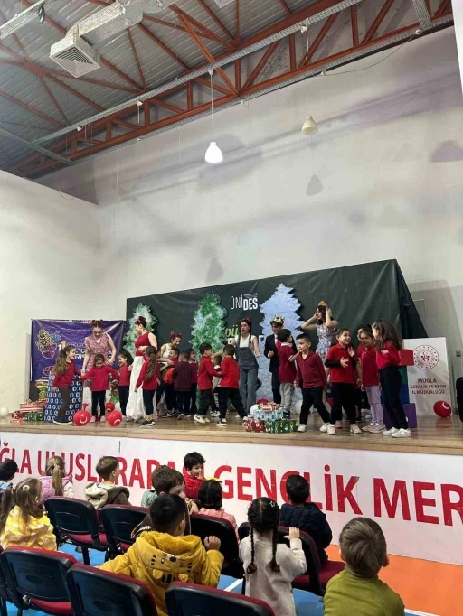Menteşe&rsquo;de &ccedil;ocuk tiyatrosu ilgiyle izlendi
