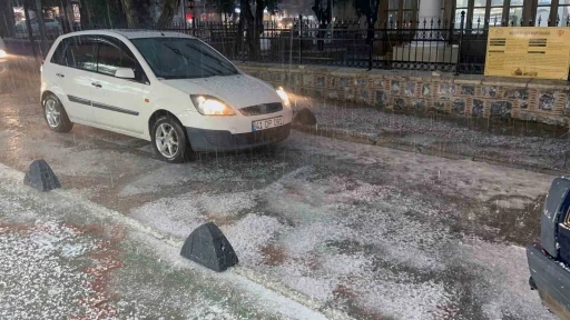 Menteşe&rsquo;de dolu ve sağanak
