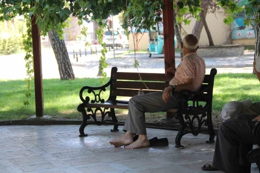 Menteşe’de Vatandaşlar Gölgelik Alanlara Akın Etti