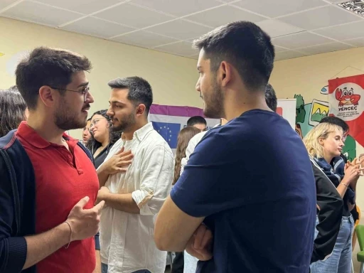 Menteşe&rsquo;de Gen&ccedil;ler İngilizceyi yaşayarak &ouml;ğreniyor