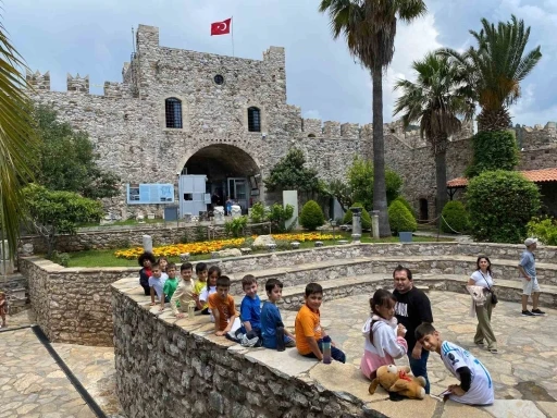 Menteşeli çocuklar tarihi resmetti

