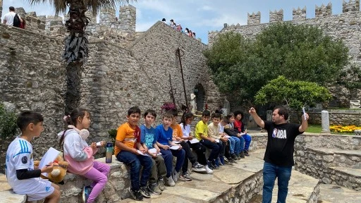 MARMARİS KALESİNDE ÇOCUKLAR TARİHİ  RESMETTİ