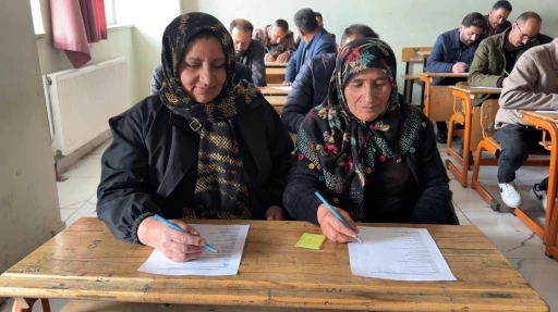 Meralardan sınıflara: Y&uuml;ksekovalı &ccedil;ift&ccedil;iler bu kez sıralarda ter d&ouml;kt&uuml;
