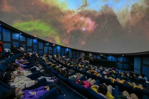 Mercan Bilim Merkezi planetaryumu &ccedil;ocukları evrenle buluşturuyor
