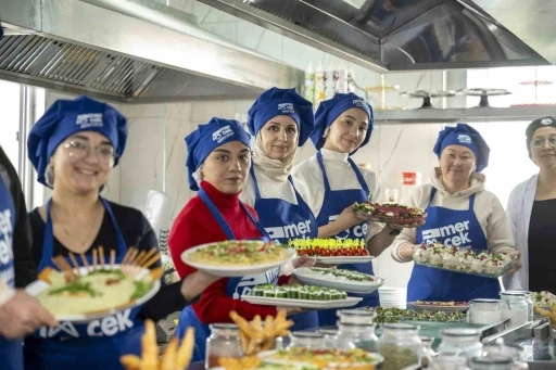 MERCEK&rsquo;te yeni yıl coşkusu renkli at&ouml;lyelerle yaşandı
