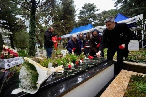 Merhum H&uuml;seyin G&uuml;ler vefatının ikinci yılında Kartal&rsquo;da mezarı başında anıldı
