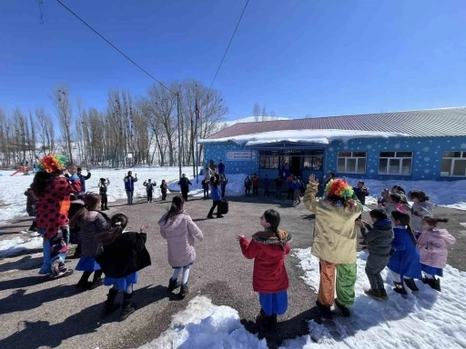 &rsquo;Merkez Her Yerde&rsquo; projesi kapsamında k&ouml;y okulunda etkinlik d&uuml;zenlendi
