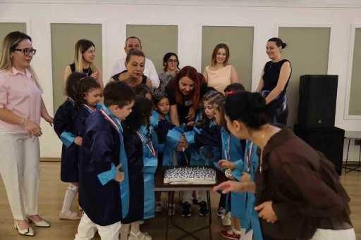 Merkezefendi&rsquo;de miniklerin mezuniyet heyecanı
