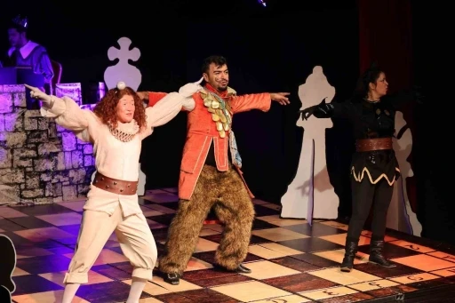 Merkezefendi Kent Tiyatrosu çocuklarla buluşuyor
