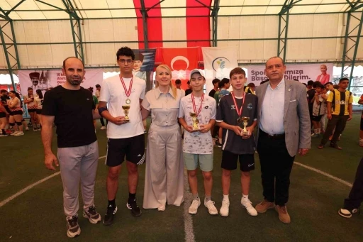 Merkezefendi turnuvalarında dereceye giren genç sporculara ödülleri takdim edildi
