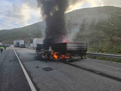 Mermer yüklü tır alevlere teslim oldu
