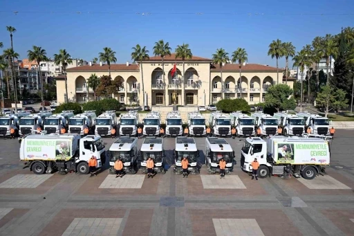 Mersin B&uuml;y&uuml;kşehir Belediyesi, temizlik filosuna 22 yol s&uuml;p&uuml;rme aracı ekledi
