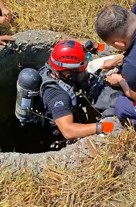 Mersin&rsquo;de 18 metrelik kuyuya d&uuml;şen ke&ccedil;i kurtarıldı
