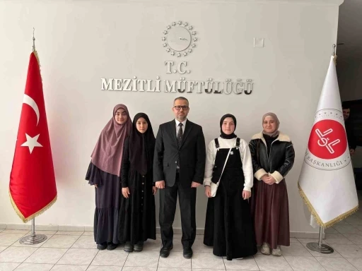 Mersin&rsquo;de 6 ayda hafız olan 4 &ouml;ğrenci altınla &ouml;d&uuml;llendirildi

