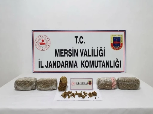 Mersin&rsquo;de 6 kilo 300 gram kubar esrar ele ge&ccedil;irildi: 2 tutuklama
