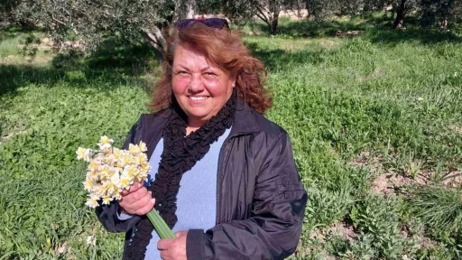 Mersin&rsquo;de baharı yaşatan nergis &ccedil;i&ccedil;ekleri gelir kaynağı oldu
