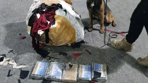 Mersin&rsquo;de bir işyerinde 5 kilo 872 gram kokain ele ge&ccedil;irildi
