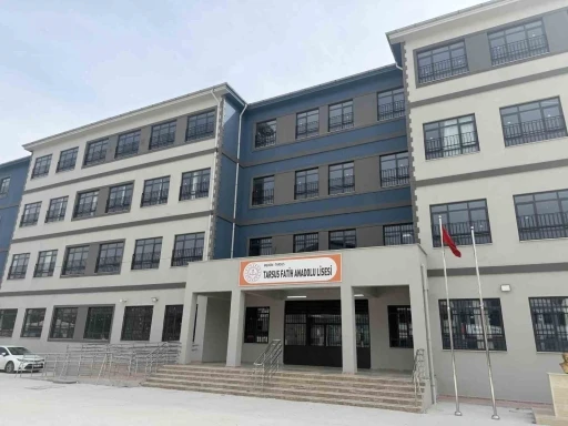 Mersin&rsquo;de bir lise &ouml;ğrencisi silahla yakalandı
