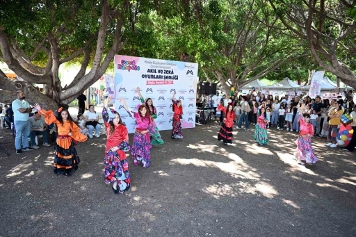 Mersin&rsquo;de &ccedil;ocuklar akıl ve zeka oyunları şenliğinde buluştu
