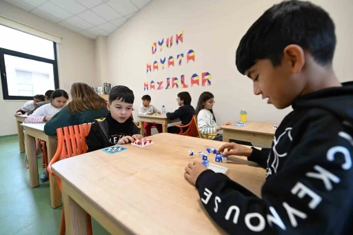 Mersin&rsquo;de &ccedil;ocuklar hem &ouml;ğreniyor hem sosyalleşiyor
