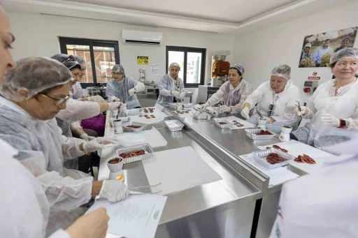 Mersin&rsquo;de coğrafi işaretli kan portakalı yeni bir &uuml;r&uuml;ne d&ouml;n&uuml;şt&uuml;
