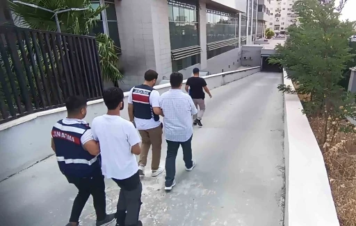Mersin’de DEAŞ’a finans sağlayan şüphelilere operasyon: 2 gözaltı
