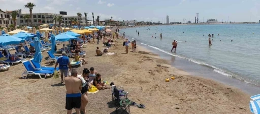 Mersin&rsquo;de deniz sezonu başladı: Rus u&ccedil;uşlarının iptali b&ouml;lge turizmini etkiledi
