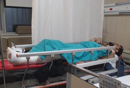 Mersin’de düşerek yaralandıktan sonra tutuklanan gencin yakınları tedavi sürecinin tamamlanmasını istiyor
