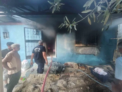 Mersin&rsquo;de evde &ccedil;ıkan yangın korkuttu
