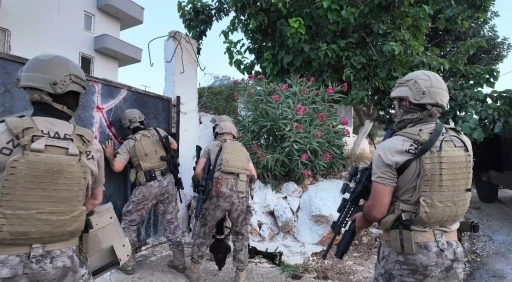 Mersin’de fuhuş operasyonu: 22 şüpheli gözaltına alındı
