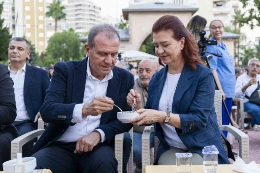 Mersin&rsquo;de geleneksel aşure programı yoğun katılımla d&uuml;zenlendi
