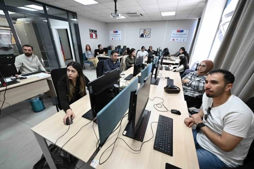 Mersin&rsquo;de gen&ccedil;lere yapay zeka ve veri analizi eğitimi
