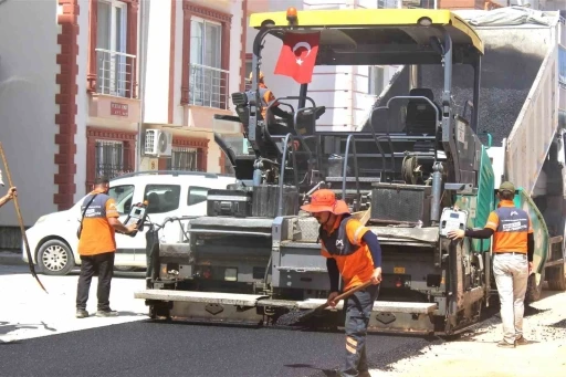 Mersin&rsquo;de iki &ouml;nemli g&uuml;zergahta asfalt &ccedil;alışması
