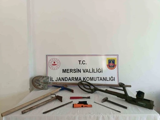 Mersin’de kaçak kazı yapan şüpheli suçüstü yakalandı
