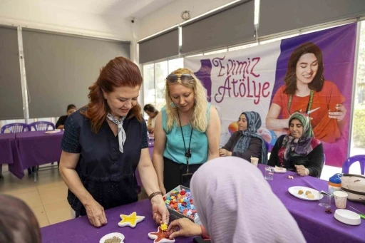 Mersin&rsquo;de kadınlar mum yapımını &ouml;ğreniyor
