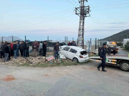 Mersin’de kamyonet ile otomobil çarpıştı: 1 ölü, 5 yaralı
