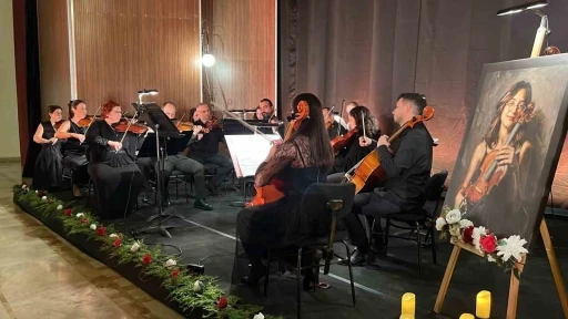 Mersin&rsquo;de kazada hayatını kaybeden keman sanat&ccedil;ısı La&ccedil;in Akyol unutulmadı
