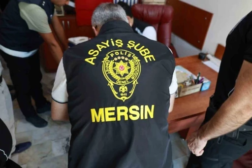 Mersin&rsquo;de konaklama tesisleri denetlendi, aranan 3 ş&uuml;pheli yakalandı
