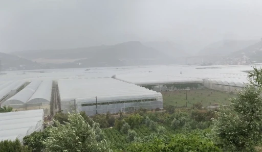 Mersin&rsquo;de meteorolojinin uyarısı sonrası yağış etkili oluyor

