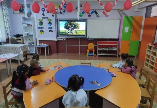 Mersin&rsquo;de okullarda ilk ders &rsquo;Yeşil Vatan&rsquo; oldu
