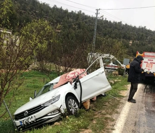 Mersin&rsquo;de otomobil ile tır &ccedil;arpıştı: 1 &ouml;l&uuml;, 2 yaralı
