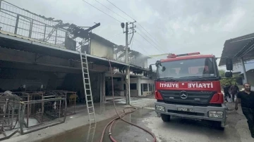 Mersin’de polyester atölyesinde çıkan yangın söndürüldü
