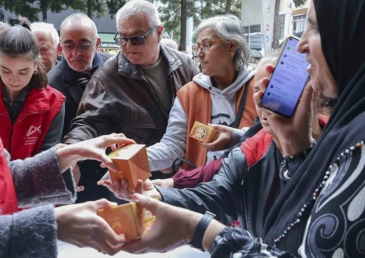 Mersin&rsquo;de Regaip Kandilinde 15 bin kandil simidi dağıtıldı
