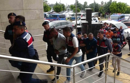 Mersin’de uyuşturucu tacirlerine çifte operasyon: 15 tutuklama
