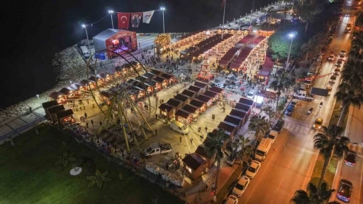 Mersin&rsquo;de Yılbaşı Pazarı ışıl ışıl coşkuyla kapılarını a&ccedil;tı
