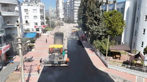 Mersin&rsquo;de yol yenileme &ccedil;alışmaları s&uuml;r&uuml;yor
