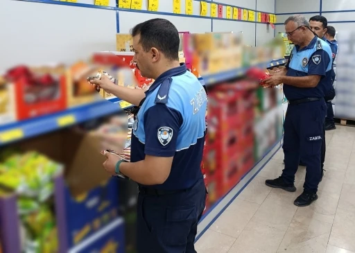 Mersin’de zincir marketlerde etiket ve son kullanma tarihi denetimi
